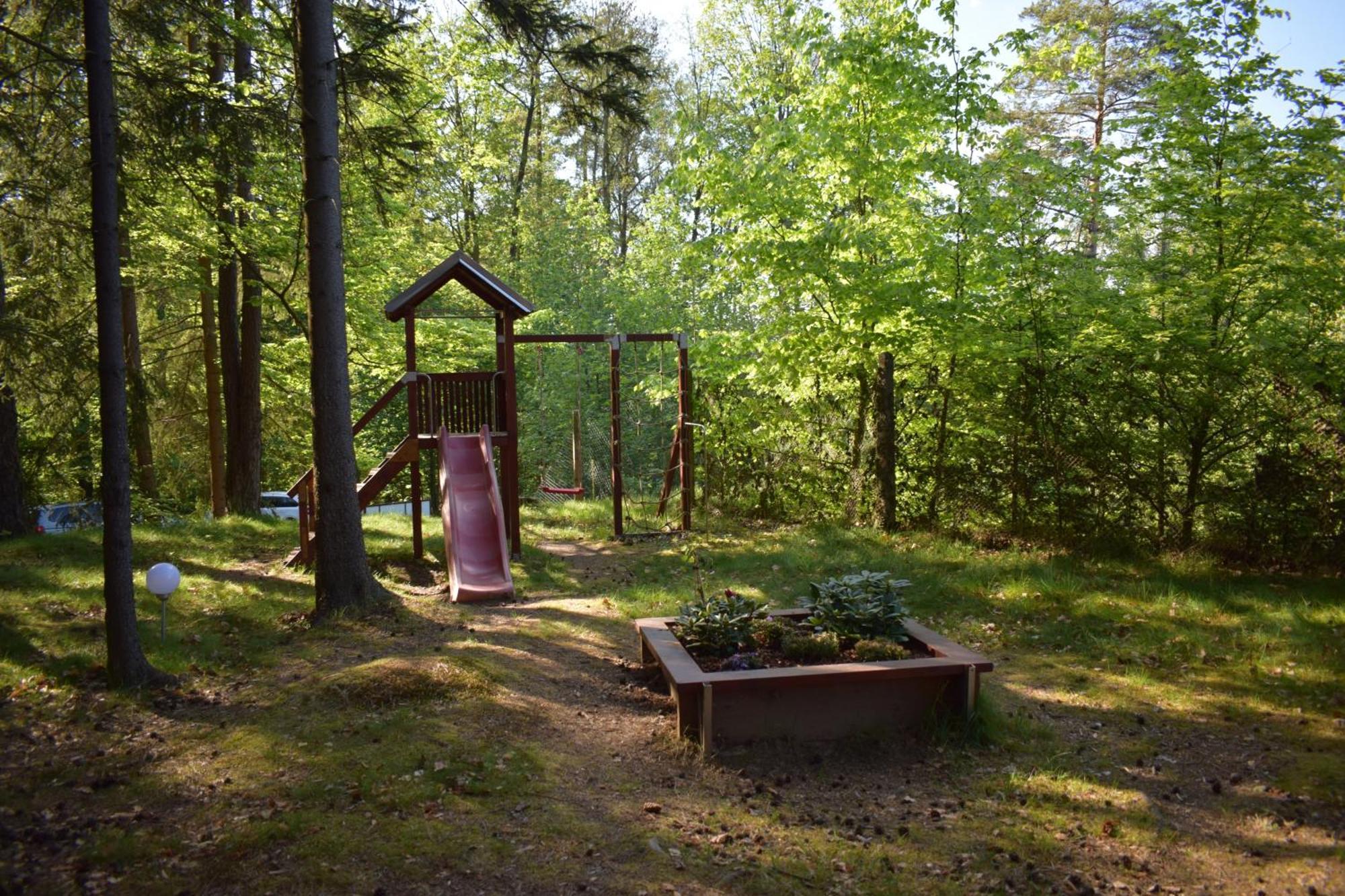 Treehouse U Rybnika Hotell Osecna Exteriör bild